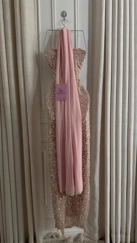 فستان إعتماد