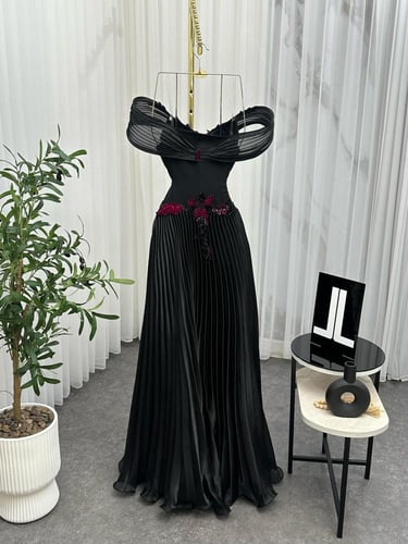 فستان عزيزه