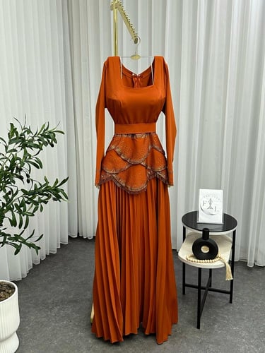 فستان كريتي