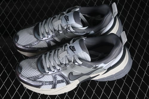 Nike V2K Run "Pure Platinum/Wolf Grey" sneakers-Ma...