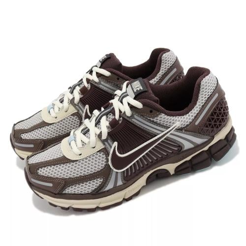 Nike Wmns Zoom Vomero 5 Light Iron Orewood Earth F...