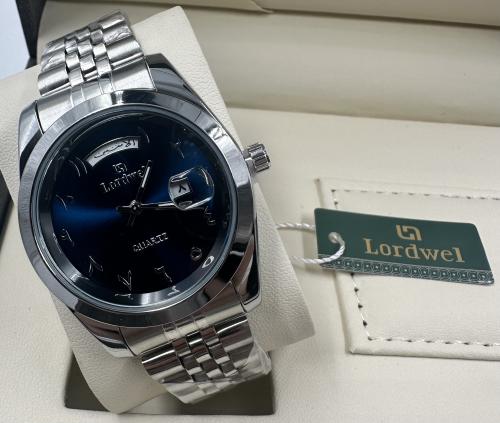 ساعة رجالية من ماركة Lordwel اللون فضي وميناء كحلي