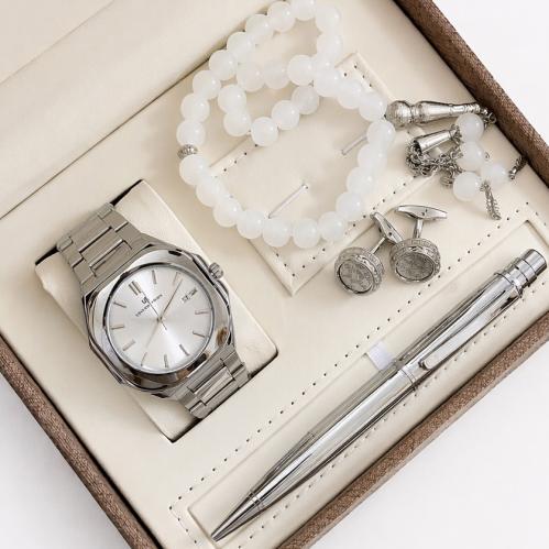 طقم رجالي لون ابيض من كاتيرا