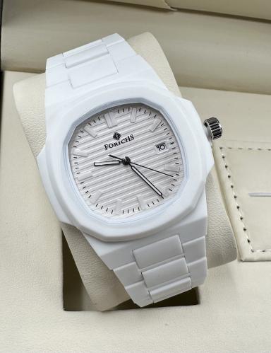 ساعة رجالية من الكاربون اللون ابيض