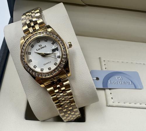 ساعة نسائية من ماركة Lordwel اللون ذهبي وميناء ابي...