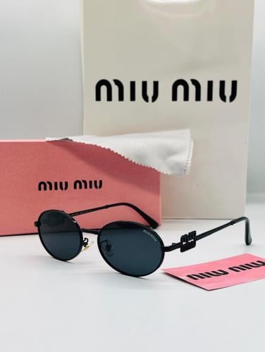 نظارة ميو ميو اللون اسود