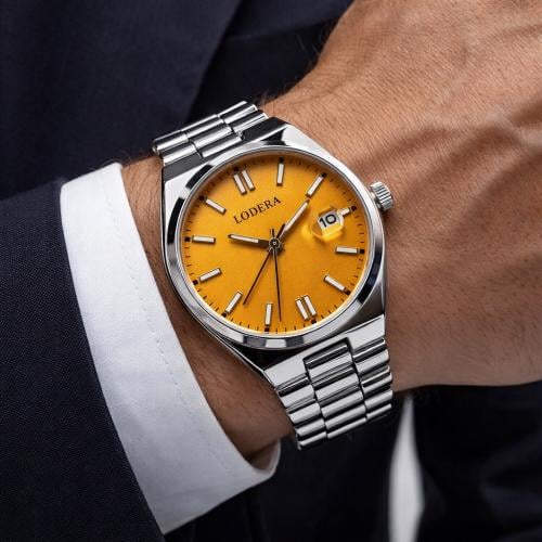 ساعة رجالية من ماركة LODERA اللون فضي ميناء اصفر
