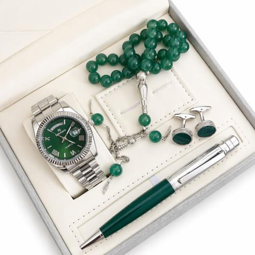 طقم رجالي لون اخضر من كاتيرا