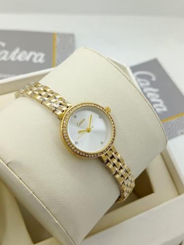 ساعة نسائية اللون ذهبي وميناء ابيض