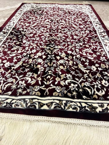 سجادة الحرم بملمس ناعم ولون جذاب - عنابي