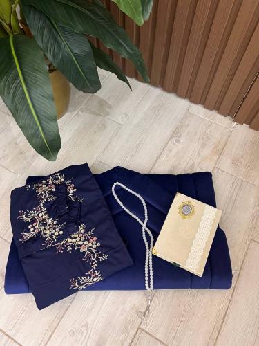 طقم سجاده مخمل مبطن 2 سم وجلال صلاه قطن بارد ومصحف...