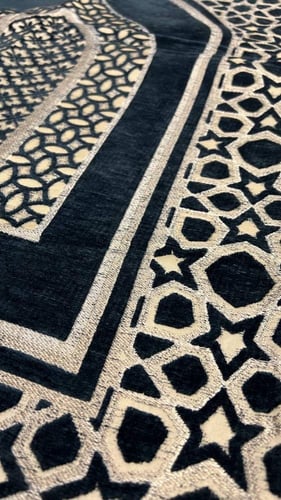 سجاده تركيه مبطنه نصف سم بحمايه سفليه - لون كحلي