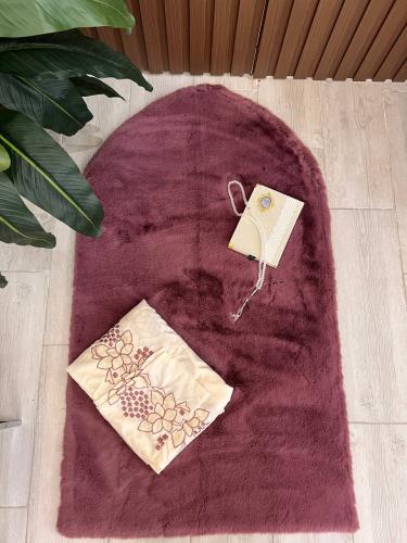 Fur carpet set with high protection, with a leathe...