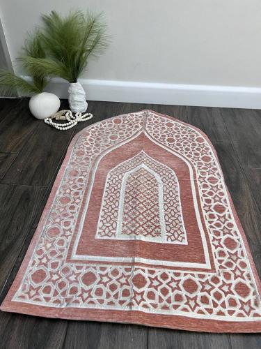 سجاده تركيه مبطنه نصف سم بحمايه سفليه - لون بطيخي