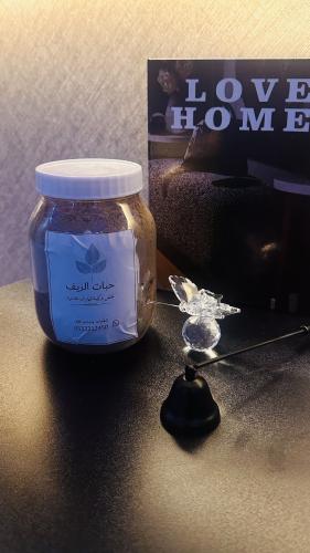 حوايج حمراء