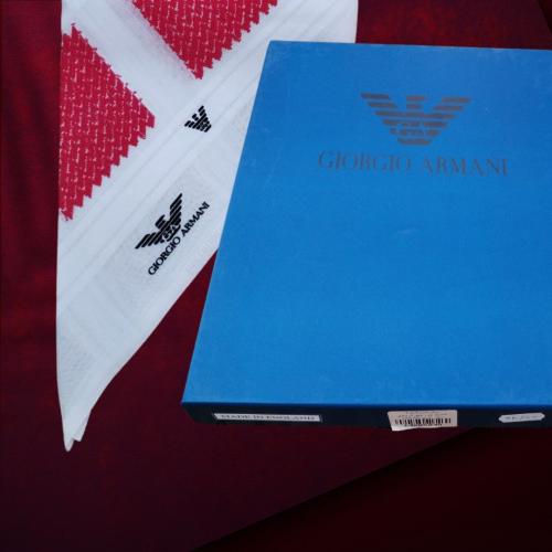 شماغ جورجيو ارميني انجليزي