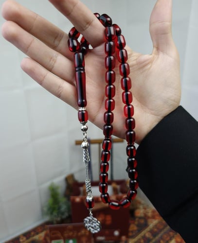 سبحة بكلايت احمر شفاف خيط اسود