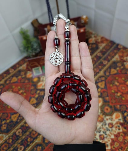 سبحة بكلايت احمر شفاف خيط اسود