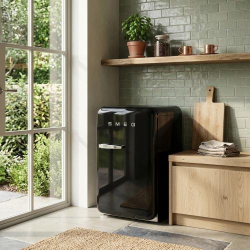 ثلاجة SMEG ريترو سوداء 34 لتر | تصميم الخمسينات ال...