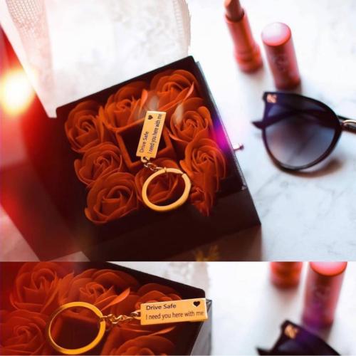 ميداليه مفاتيح لون ذهبي بتصميم فاخر