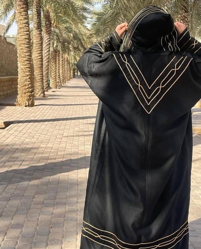 فروه رجالي لون اسود مبطنة بفرو ناعم