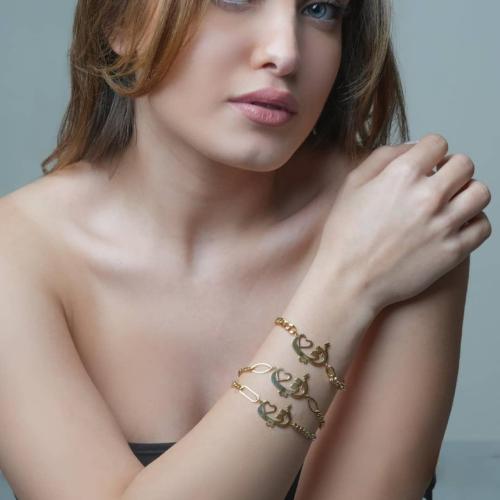 اسواره نسائي باسم امي هدية الام لون ذهبي