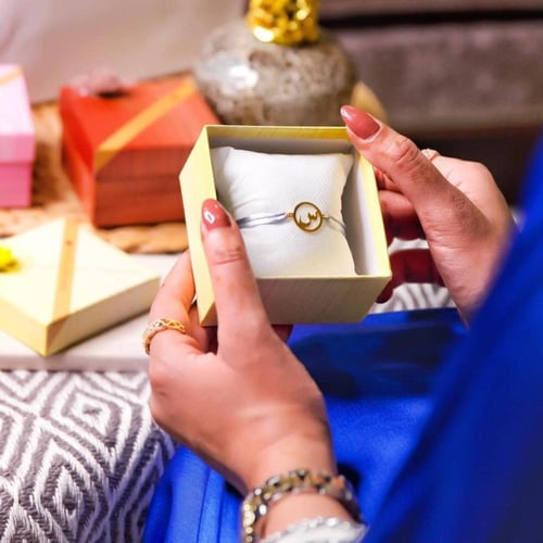 اسواره نسائي شكل قلب بخيوط راقية ذهبيه