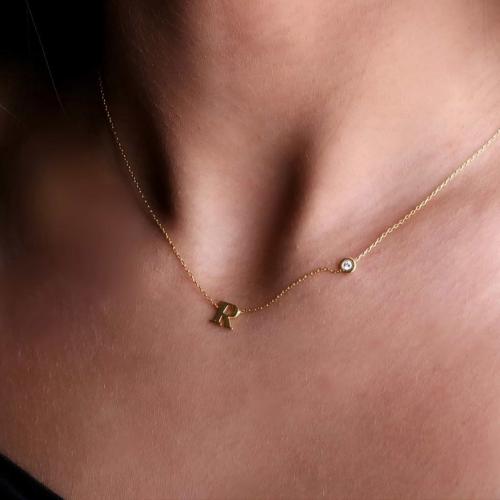 سلسال نسائي مخصص باسم او حرف تصميم عصري لون ذهبي