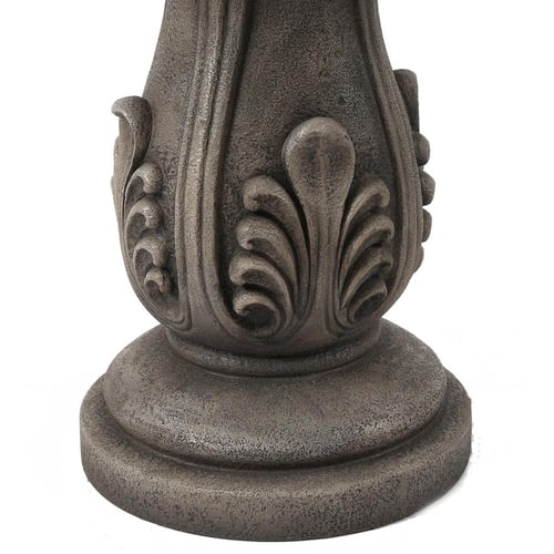 نافورة خارجية بـثلاث طبقات