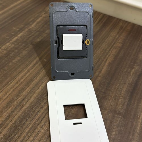 مفتاح مكيف 45 امبير ابيض 7*14 ضمان 25 سنة