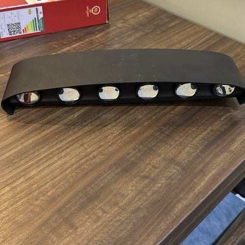 اضاءة جدارية خارجية سداسية الامنيوم 12 وات 12لمبات