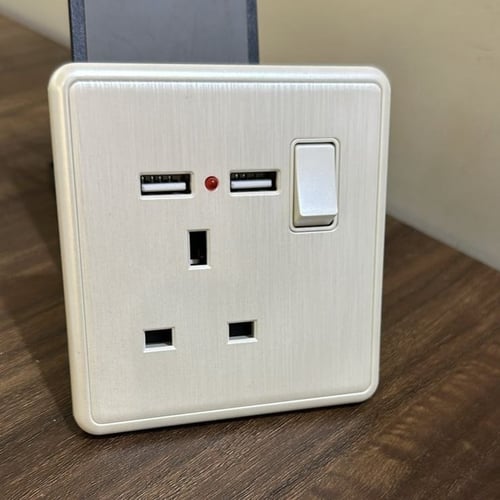 فيش USB لؤلؤئي 13 امبير MRضمان 25 سنة