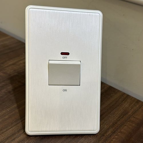 مفتاح مكيف 45 امبير لؤلؤئي 7*14 ضمان 25 سنة