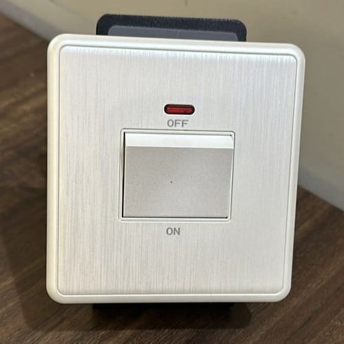 مفتاح مكيف 45 امبير لؤلؤئي 7*7ضمان 25 سنة