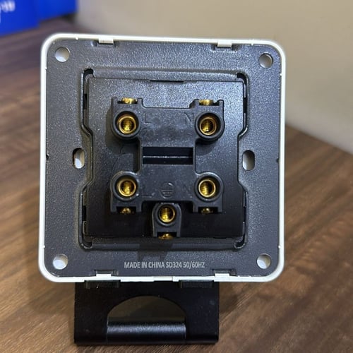 مفتاح سخان 20 امبير ابيض ضمان 25 سنة