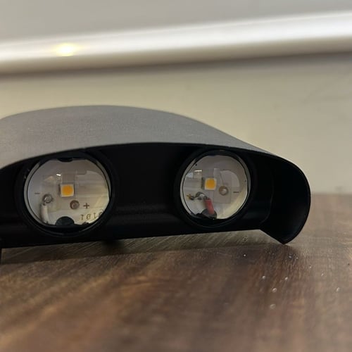 اضاءة جدارية خارجية ثنائي الامنيوم 4 وات 4 لمبات