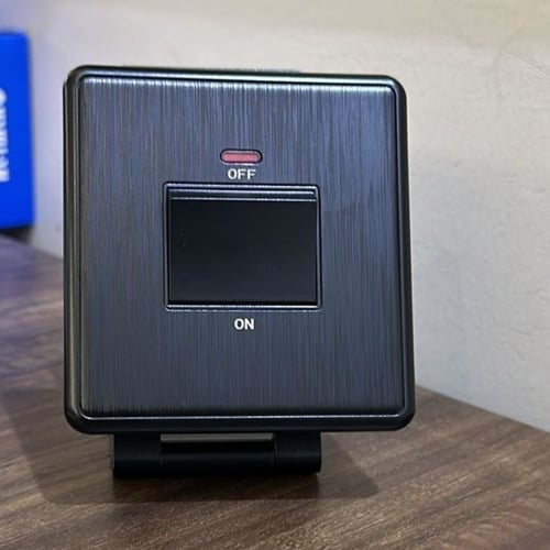 مفتاح مكيف 45 امبير اسود 7*7ضمان 25 سنة