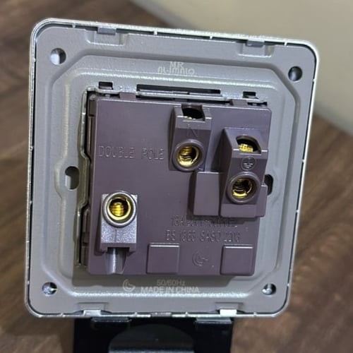 فيش مفرد 13 امبير فضي ضمان 25 سنة