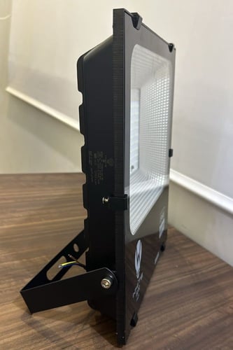 كشاف ليد خارجي متحرك 200 واط ضمان 2 سنوات