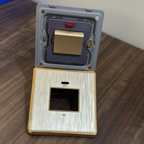 مفتاح مكيف 45 امبير ذهبي 7*7ضمان 25 سنة