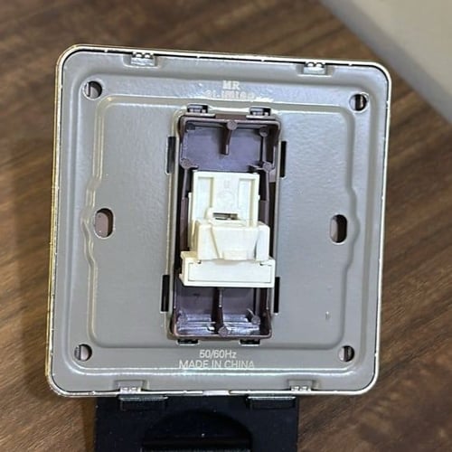 فيش تلفون مفرد MR ذهبي ضمان 25سنة