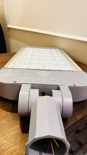 كشاف شوارع متحرك شرائح 300 واط ضمان 2 سنوات