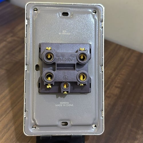 مفتاح مكيف 45 امبير ذهبي 7*14 ضمان 25 سنة