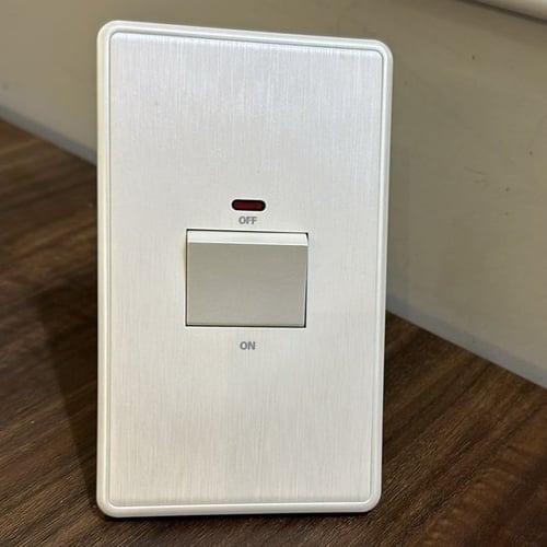 مفتاح مكيف 45 امبير لؤلؤئي 7*14 ضمان 25 سنة