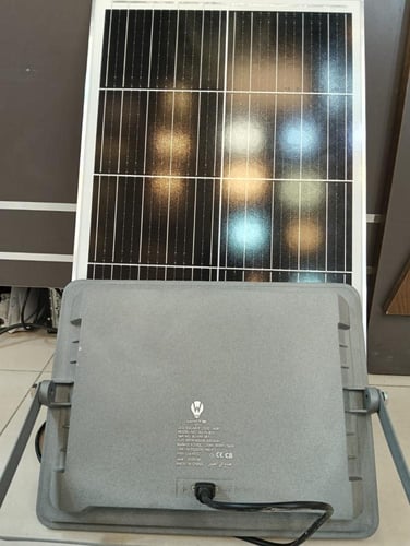 كشاف طاقه شمسيه شرايح 400 واط ضمان 1 سنه