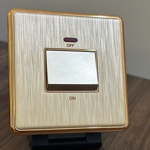 مفتاح مكيف 45 امبير ذهبي 7*7ضمان 25 سنة