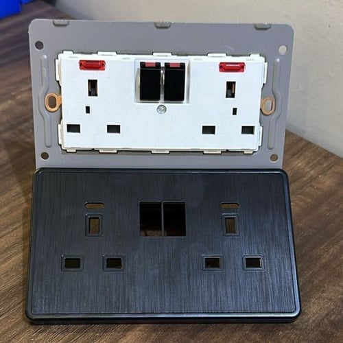 فيش مزدوج 13 امبير MR اسود ضمان 25 سنة