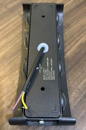 اضاءة جدارية خارجية رباعي الامنيوم 8وات 8لمبات