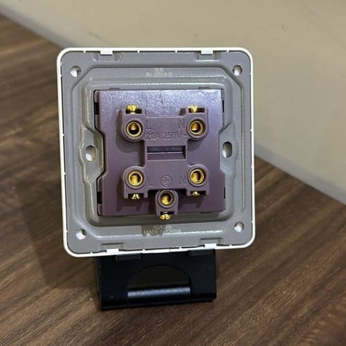 مفتاح سخان 20 امبير لؤلؤئي MRضمان 25 سنة