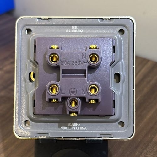 مفتاح سخان 20 امبير ابيض ضمان 25 سنة